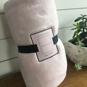 VICTORIAS SECRET THROW BLANKET